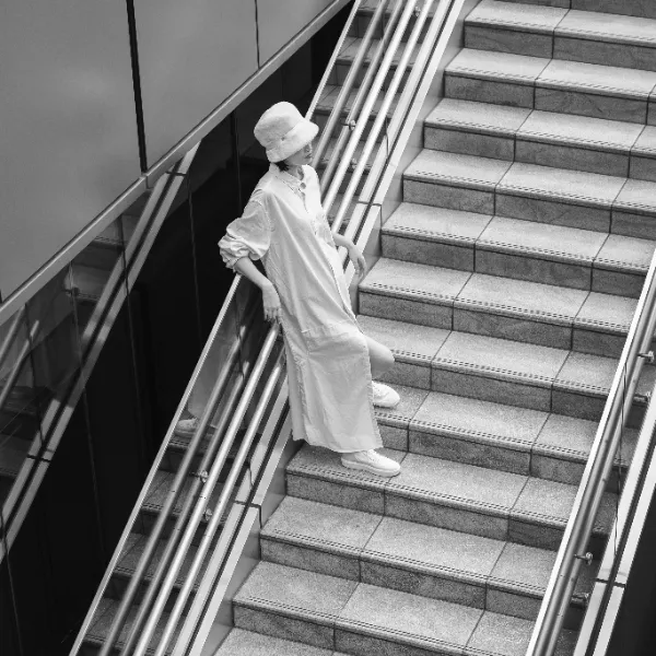 モデルが着用している帽子の写真